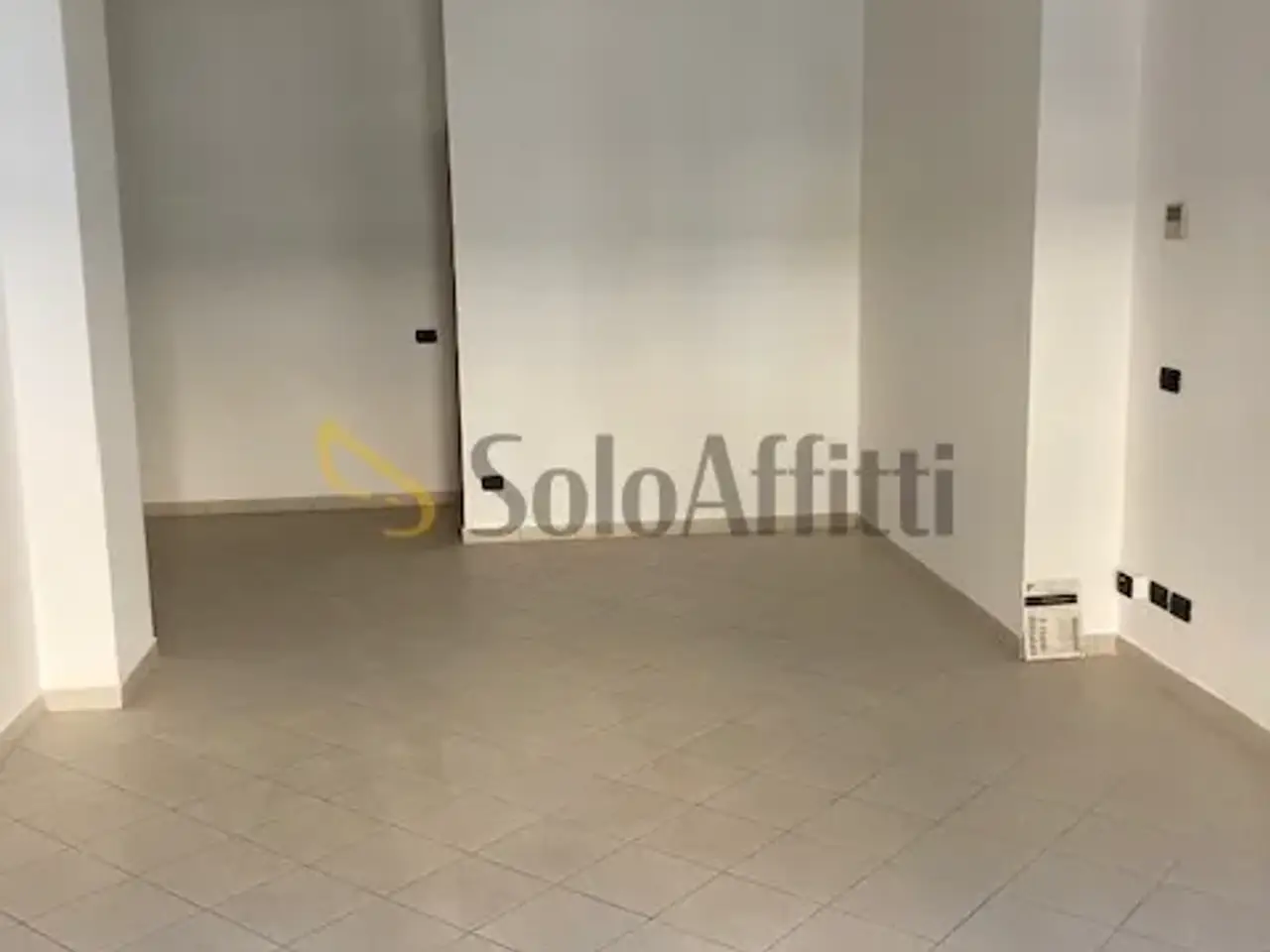 Negozio in Via G. Matteotti 9, San Vittore Olona, {3} - Foto 2