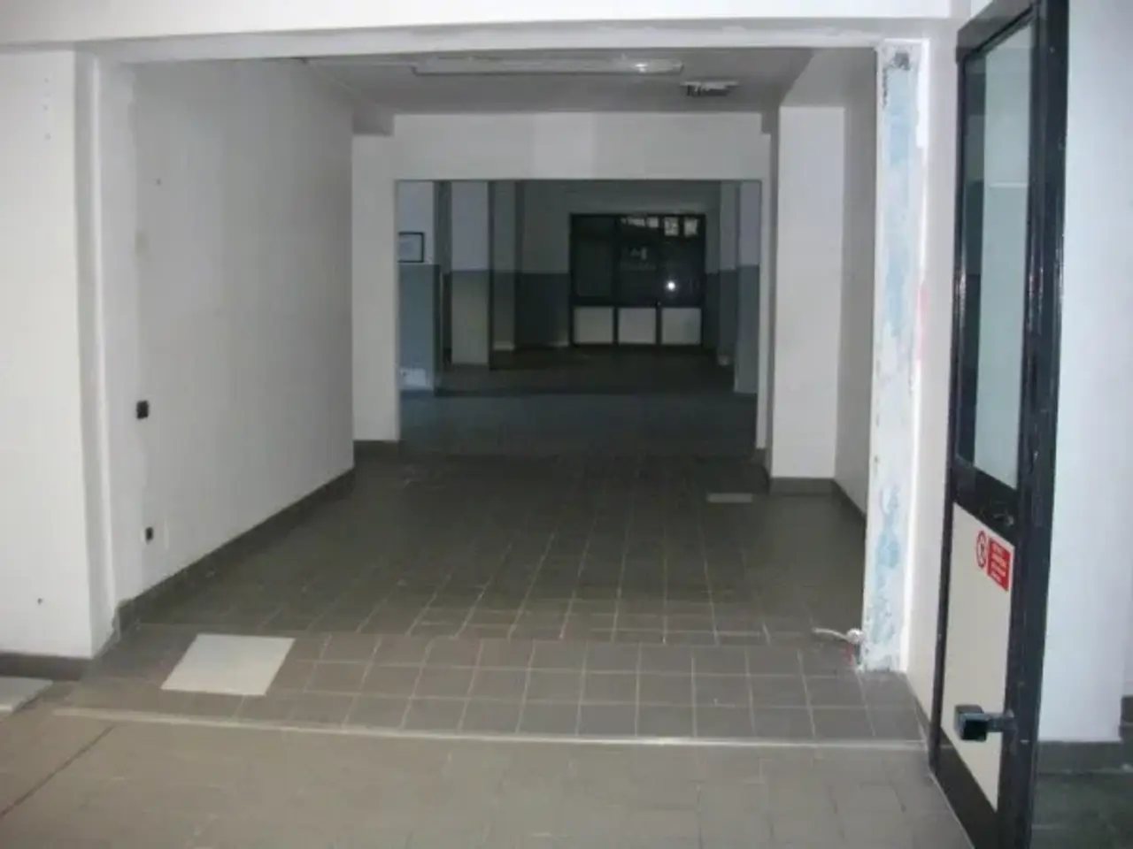 Negozio in Via Palmiro Togliatti 21, Formia, {3} - Foto 2