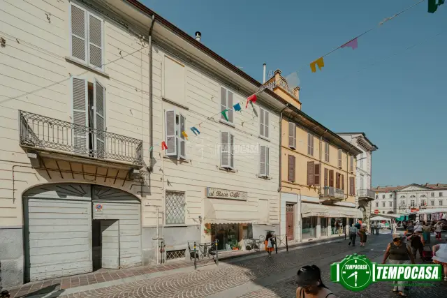 Appartamento in Via Camillo Benso Cavour, Voghera - Foto 1