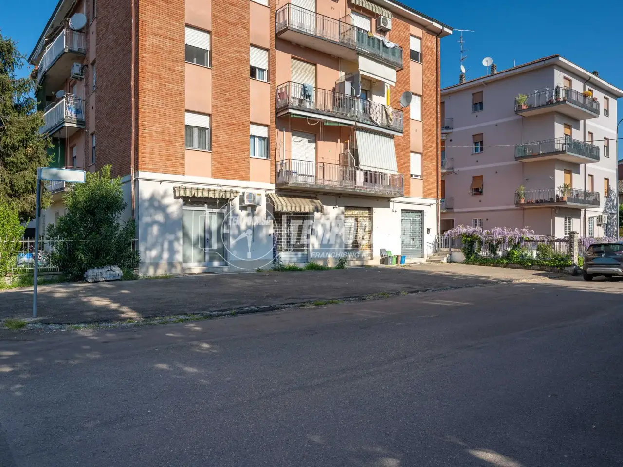 Negozio in Via Gaetano Salvemini, Reggio Emilia, {3} - Foto 1