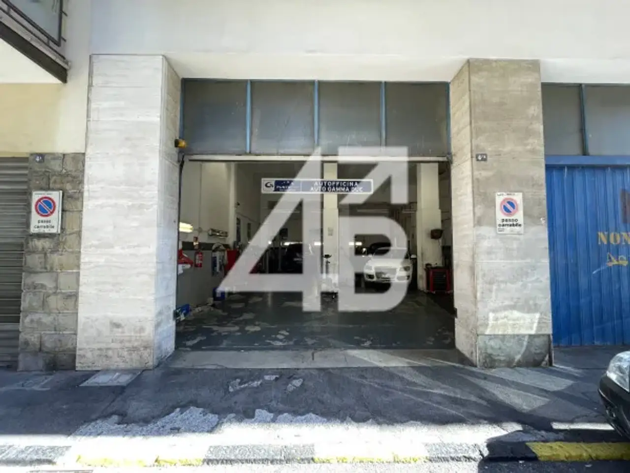 Carrozzeria in Via Amerigo Vespucci 4/1, Trieste, {3} - Foto 2