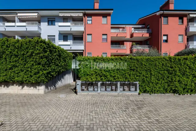 2-room flat in Via Sandro Pertini 4, Vignate - Photo 1