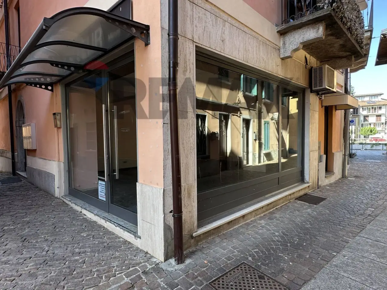 Negozio in Via Carlo Moalli 2, Lavena Ponte Tresa, {3} - Foto 1