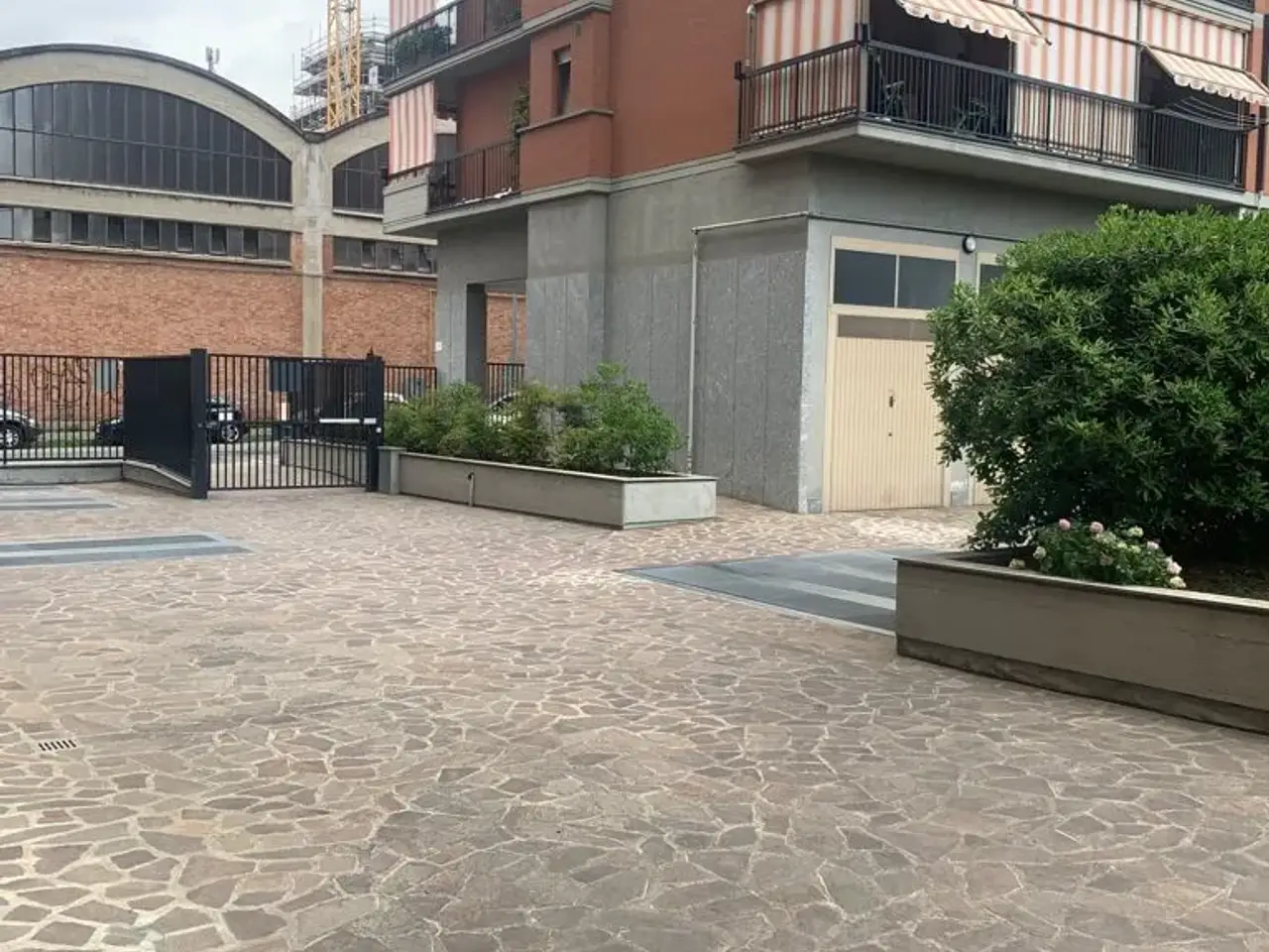 Parcheggio chiuso in Via Amalia Guglielminetti 10, Torino, {3} - Foto 2