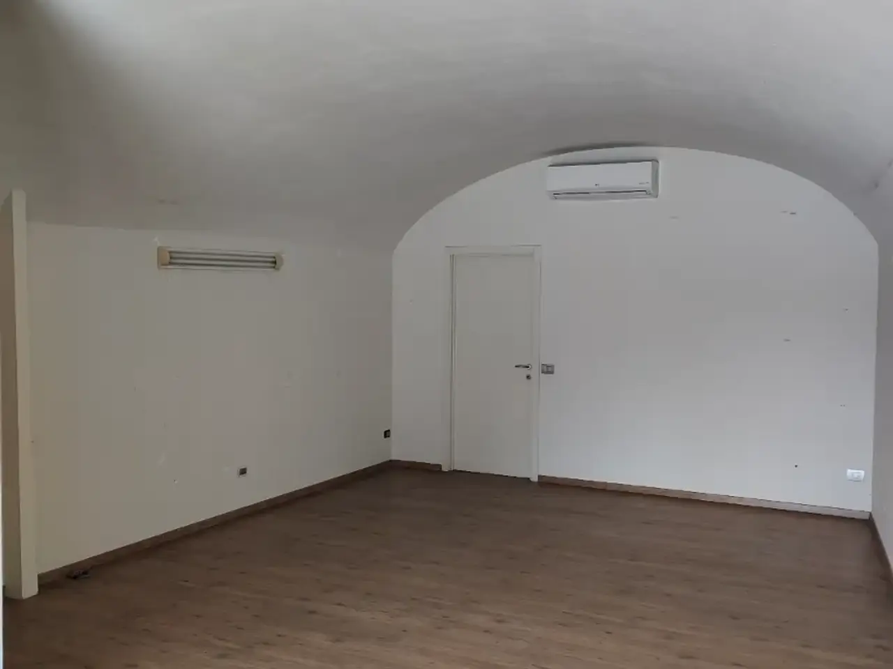 Negozio in Piazza Giuseppe Mazzini 77, Bastia Umbra, {3} - Foto 1