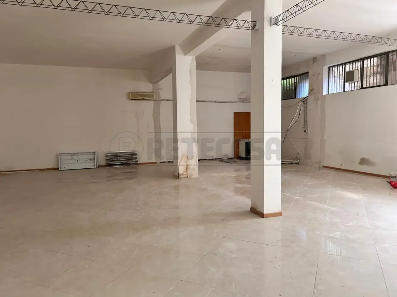 Palazzina commerciale in Via Pier Maria Rosso di San Secondo 107, Caltanissetta, {3} - Foto 2
