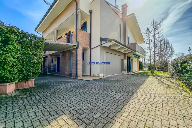 Villa bifamiliare in Via Miazzo, Selvazzano Dentro - Foto 1