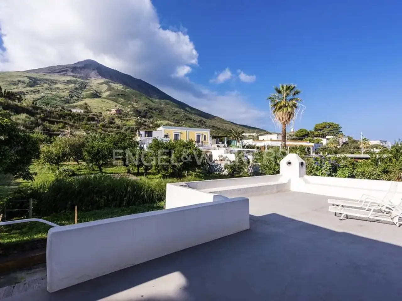 Palazzina commerciale in Via Vittorio Emanuele III 67, Lipari, {3} - Foto 1