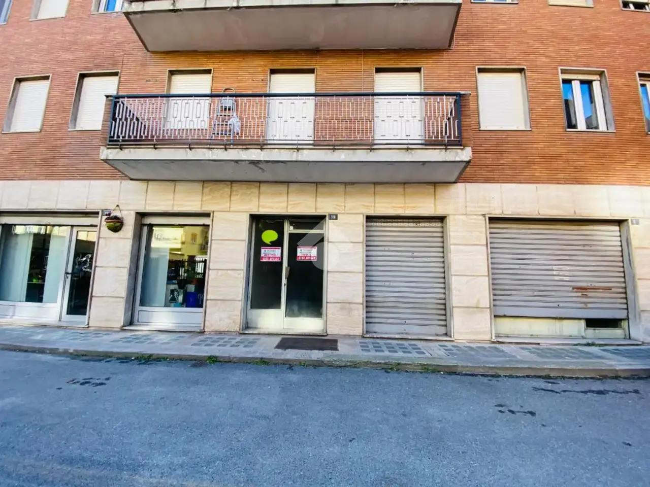 Negozio in Via Abbe' Gorret 19, Aosta, {3} - Foto 1