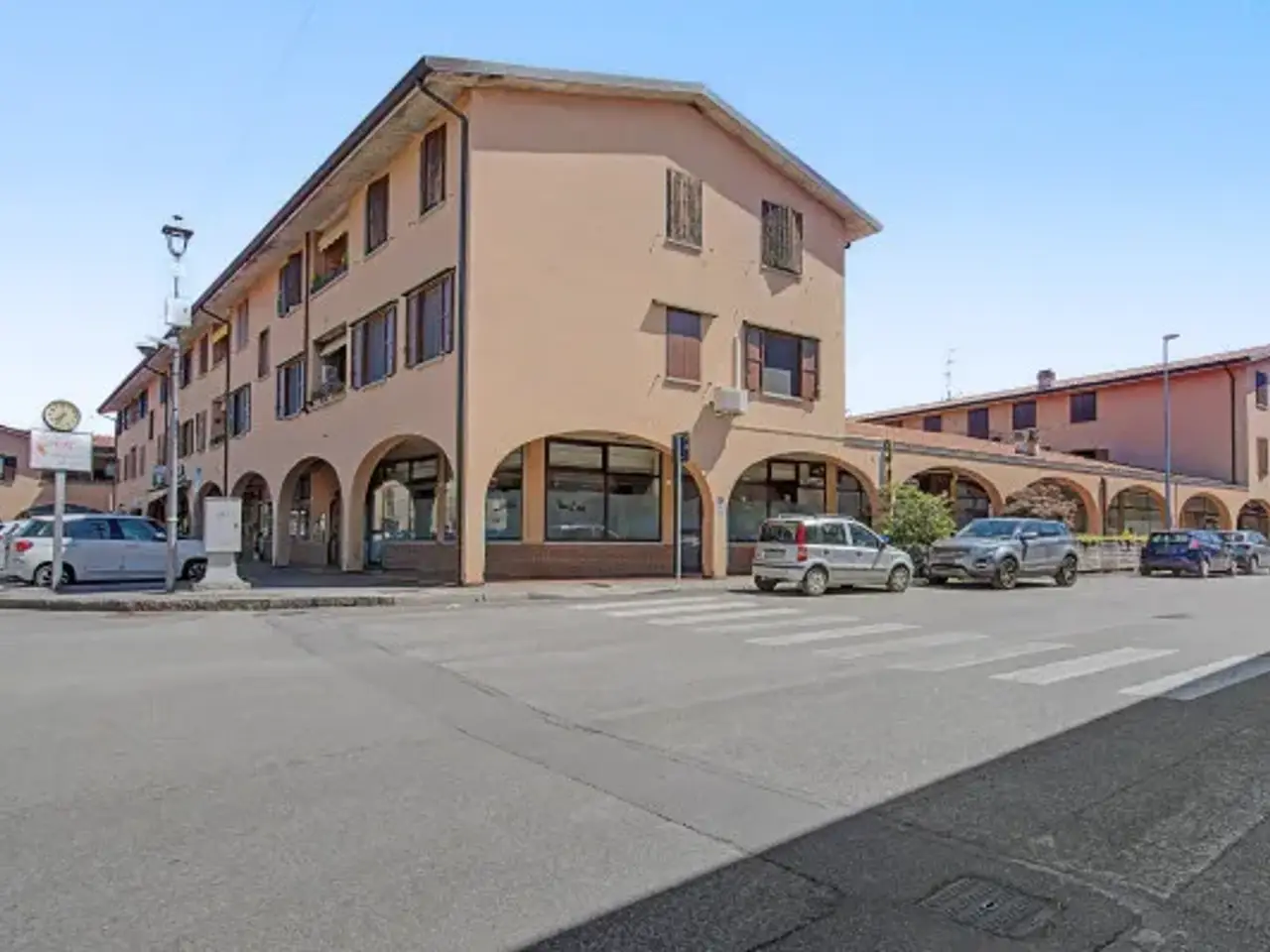 Negozio in Piazza Vittorio Emanuele II 14, Dalmine, {3} - Foto 1