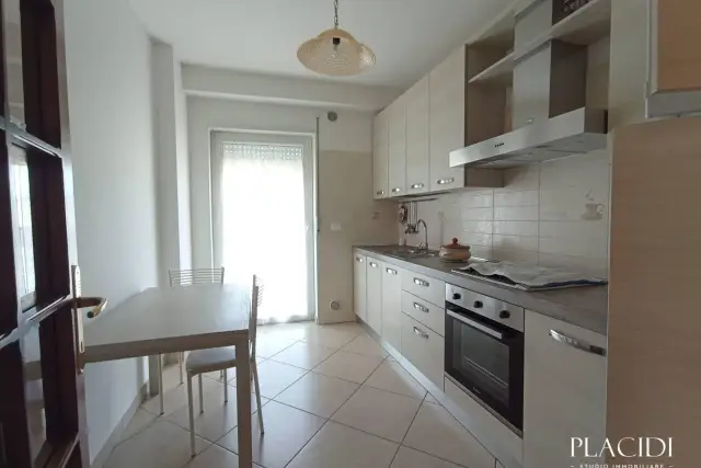 4-room flat in Via Federico Salomone, L'Aquila - Photo 1