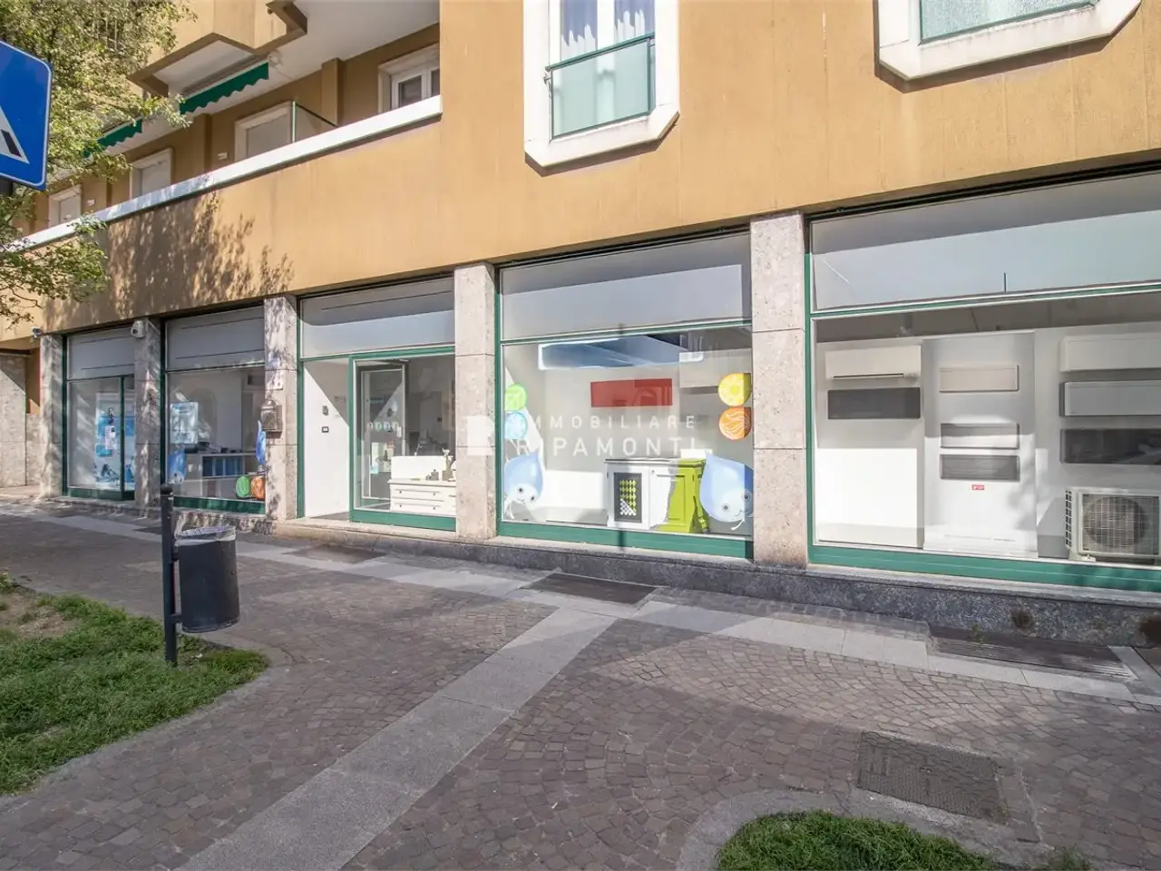 Negozio in Via Azzone Visconti 19, Lecco, {3} - Foto 1