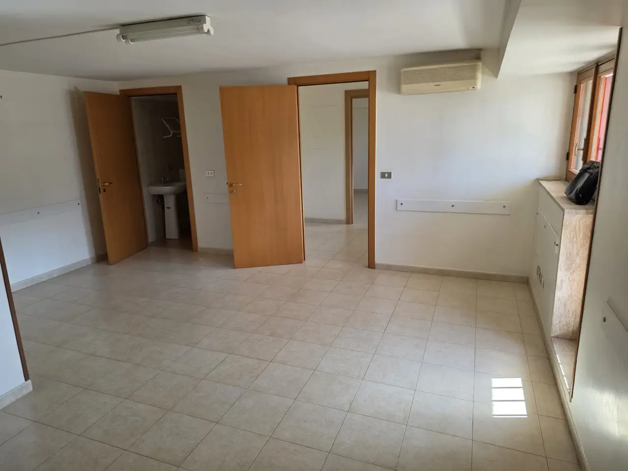 Ufficio in Via Magna Grecia 39, Bari, {3} - Foto 2