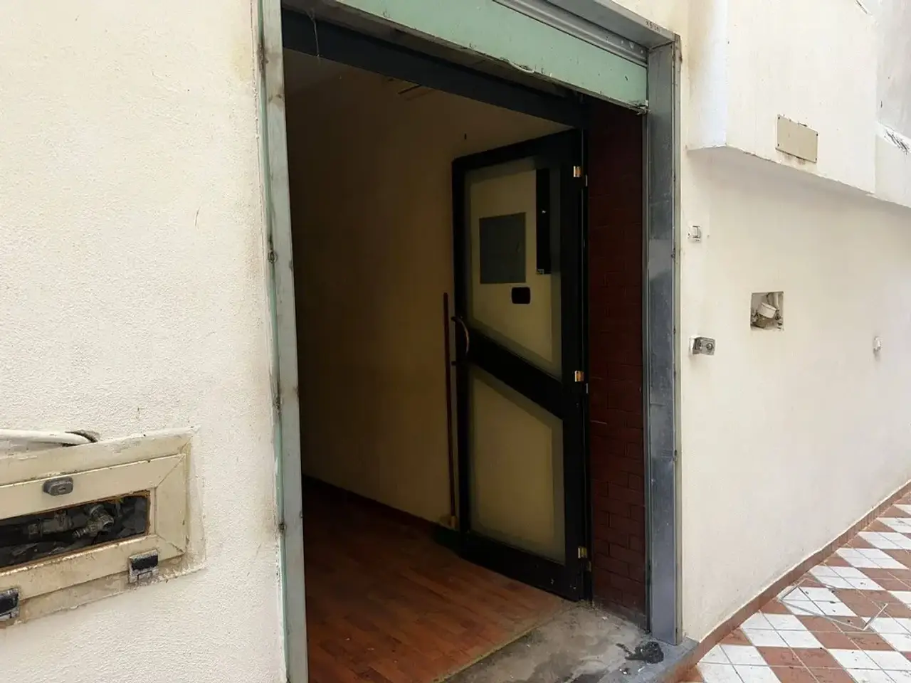 Immobile commerciale in Corso Umberto I, Torre Annunziata, {3} - Foto 1