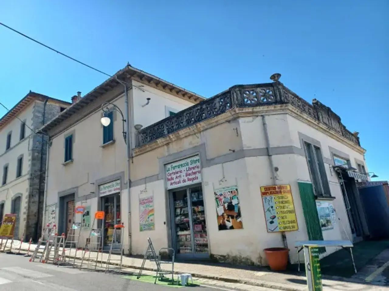 Ferramenta in Via Madonna del Rivaio 50a, Castiglion Fiorentino, {3} - Foto 1