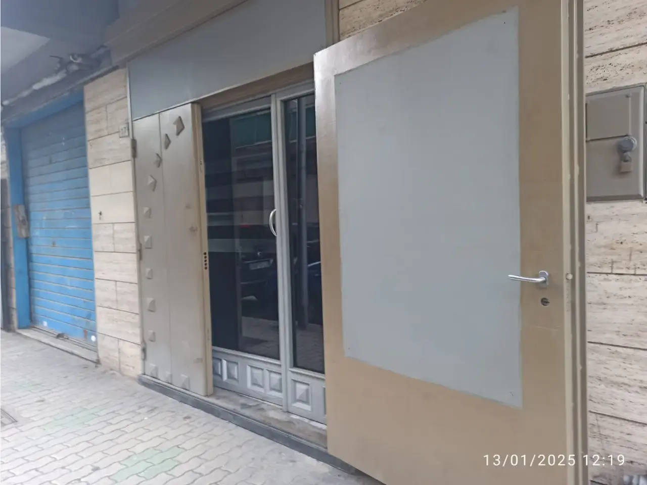 Negozio in Via Giulio Cesare S.N.C., Melito Di Napoli, {3} - Foto 2
