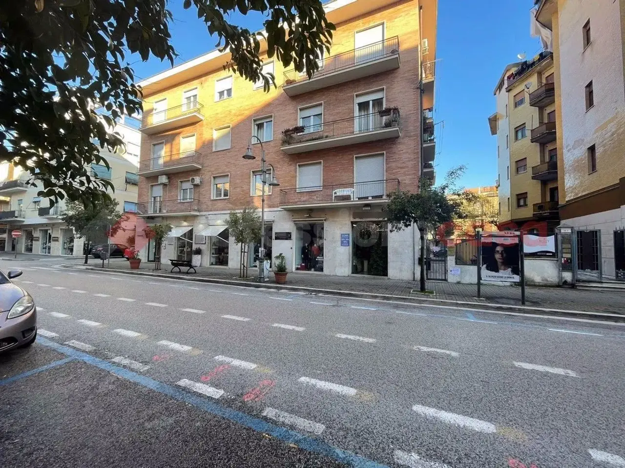 Negozio in Corso della Repubblica 241, Cassino, {3} - Foto 2