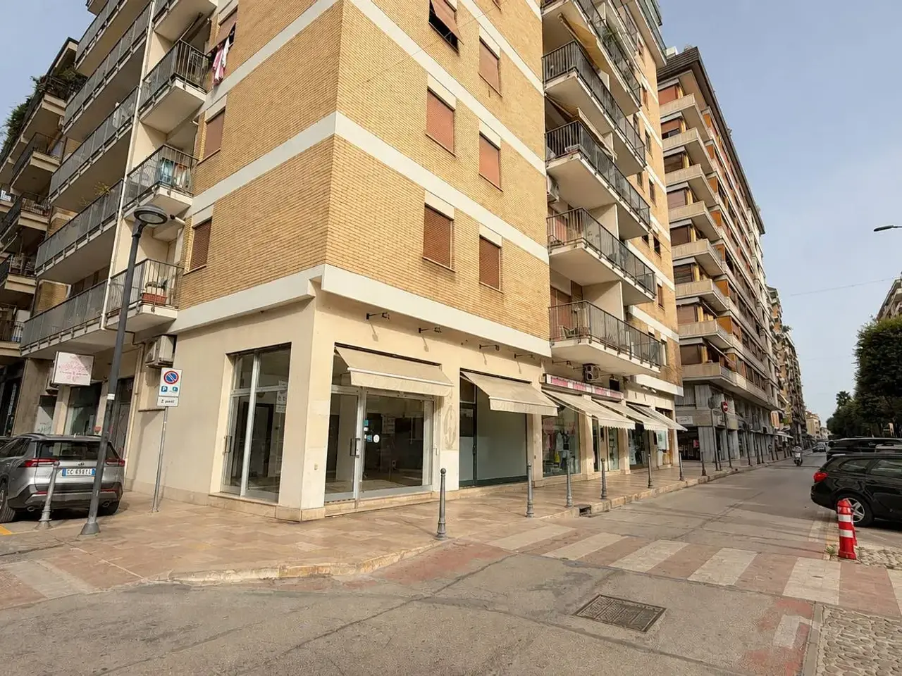 Negozio in Viale De Gasperi 82, San Benedetto Del Tronto, {3} - Foto 1