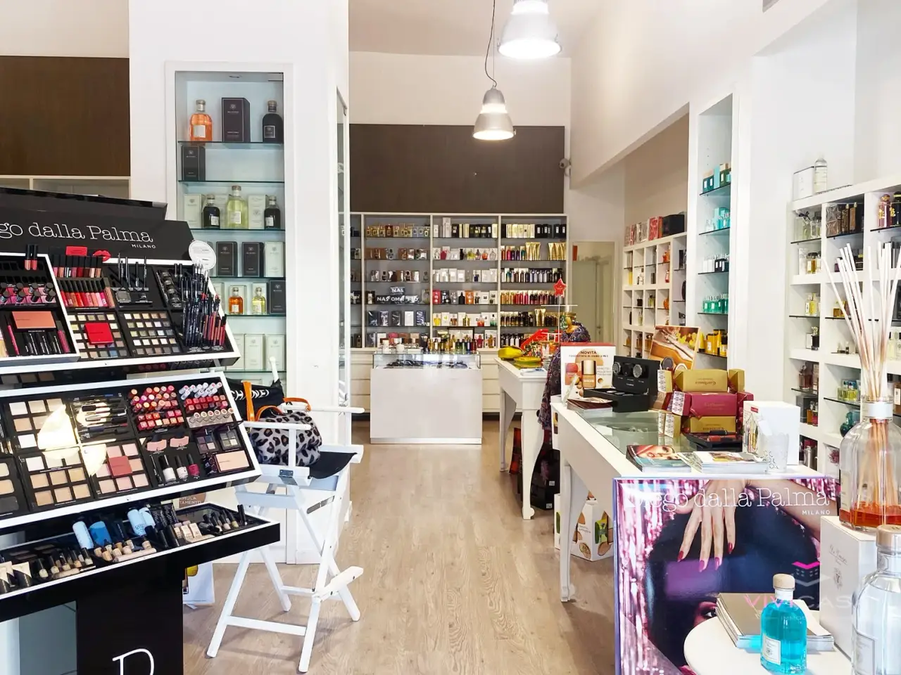 Esercizio commerciale in Via Cappuccini, Putignano, Putignano, {3} - Foto 1