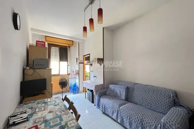 2-room flat in Via Tevere, Rozzano - Photo 1