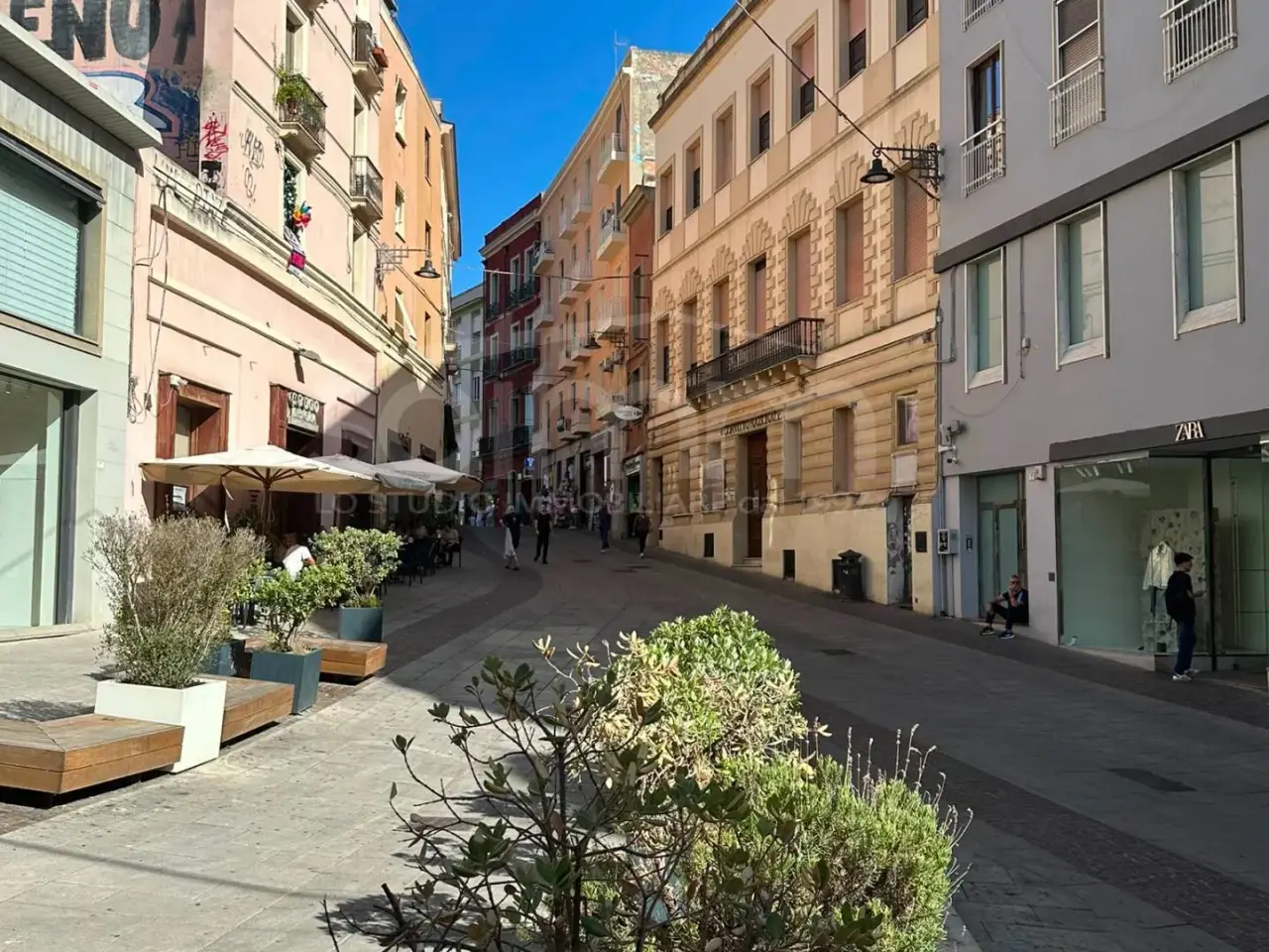 Negozio in Via Gaetano Cima 1-3, Cagliari, {3} - Foto 2