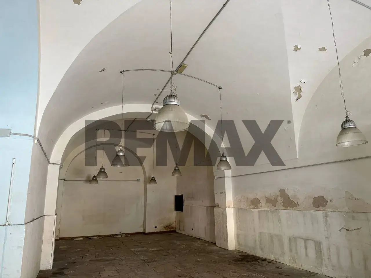 Negozio in Piazza Giuseppe Garibaldi 57, Bari, {3} - Foto 1