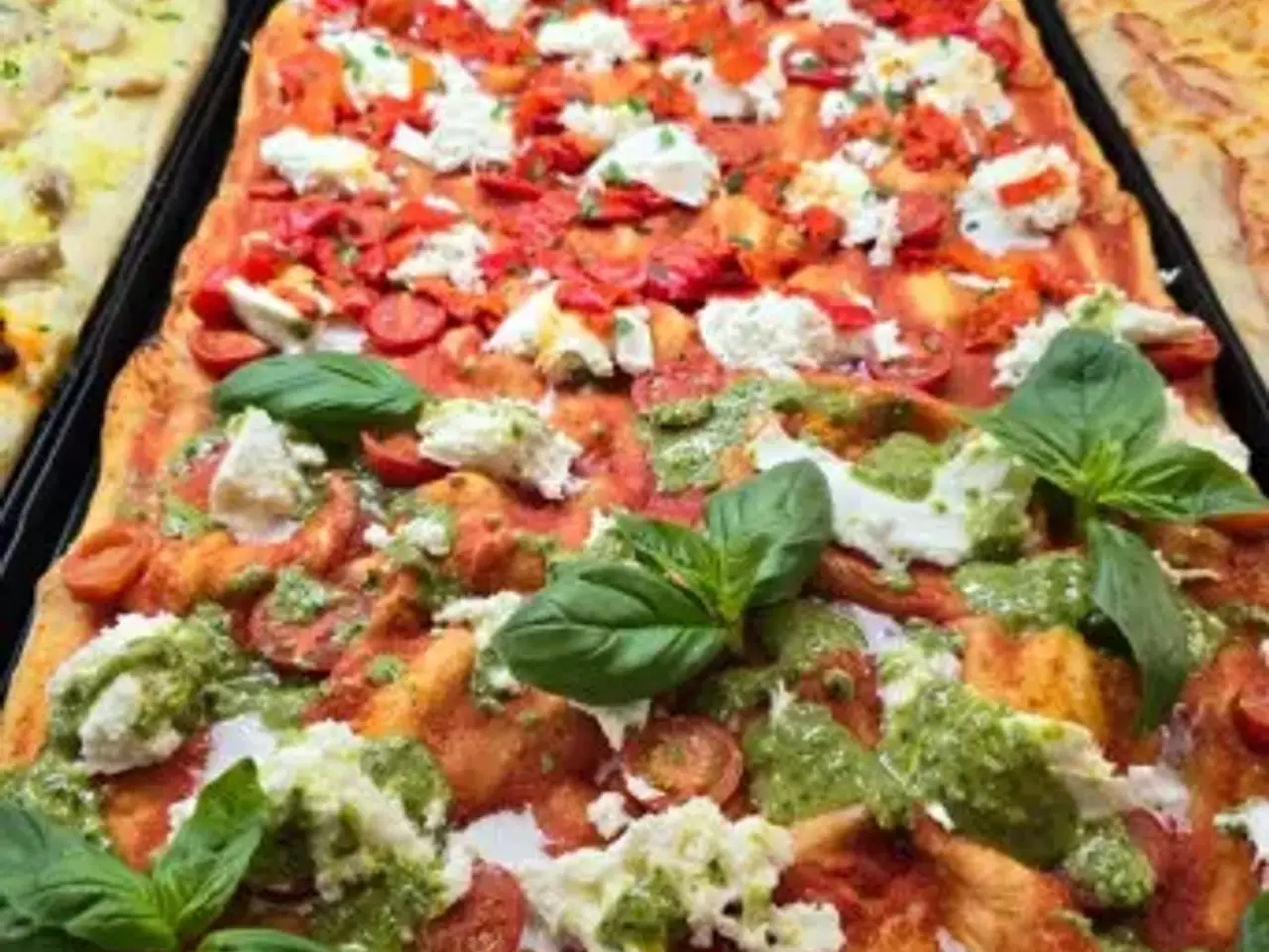 Pizza al taglio in Piazza dei Re di Roma, Roma, {3} - Foto 1