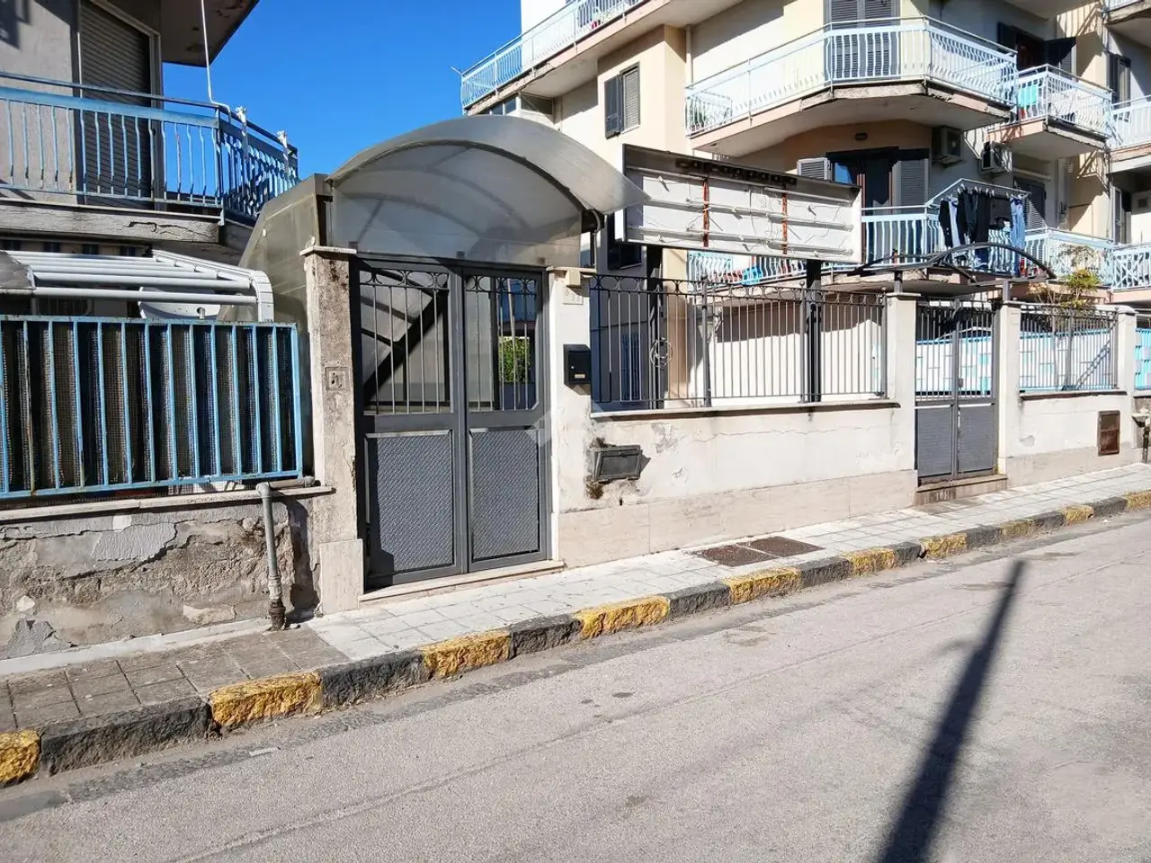 Ufficio in Via Luigi  Einaudi 33, Pomigliano D'Arco, {3} - Foto 1