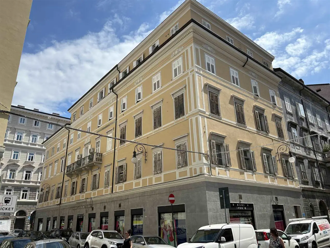 Negozio in , Trieste, {3} - Foto 1