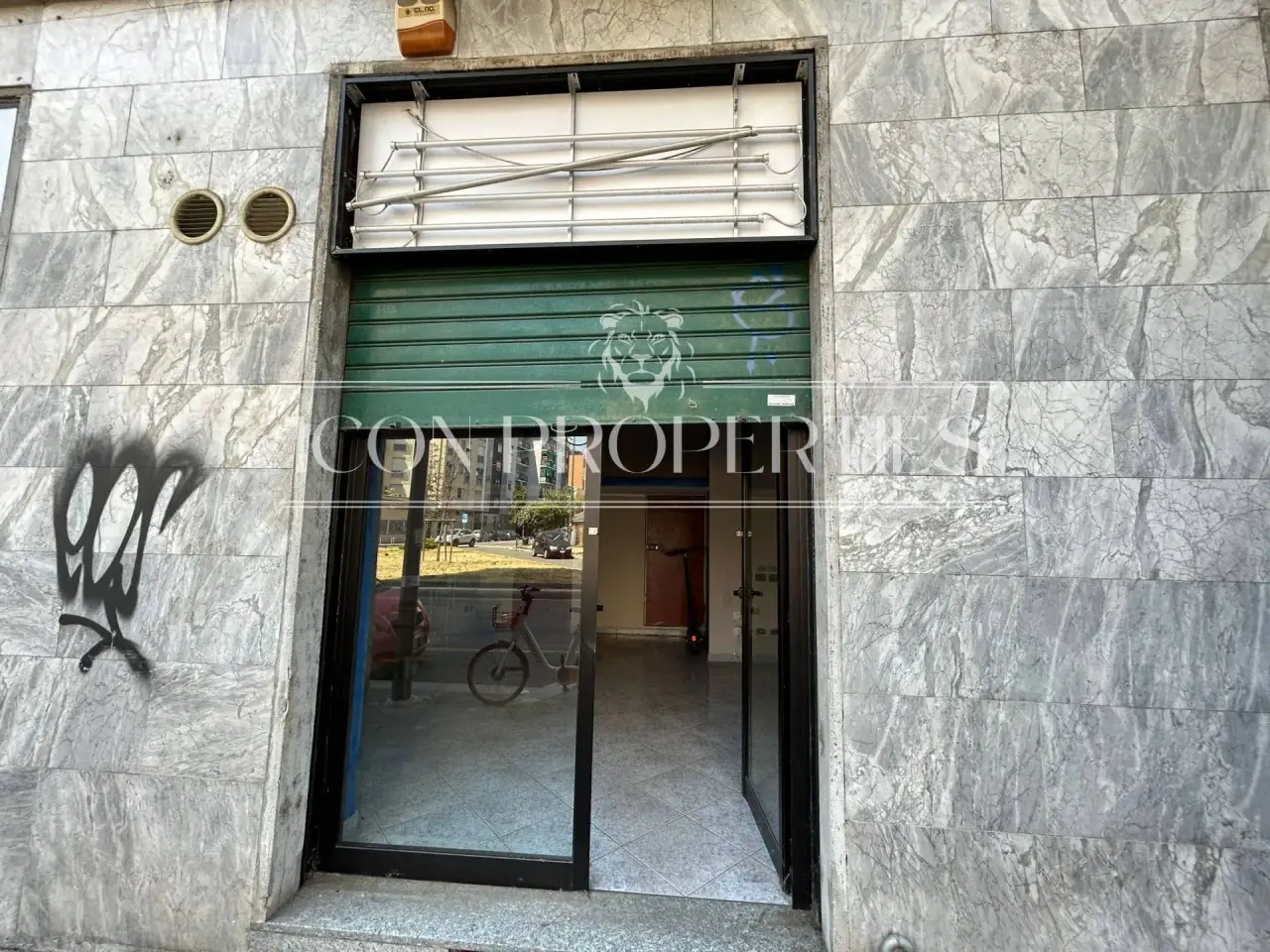 Negozio in Via Desenzano 22, Milano, {3} - Foto 1
