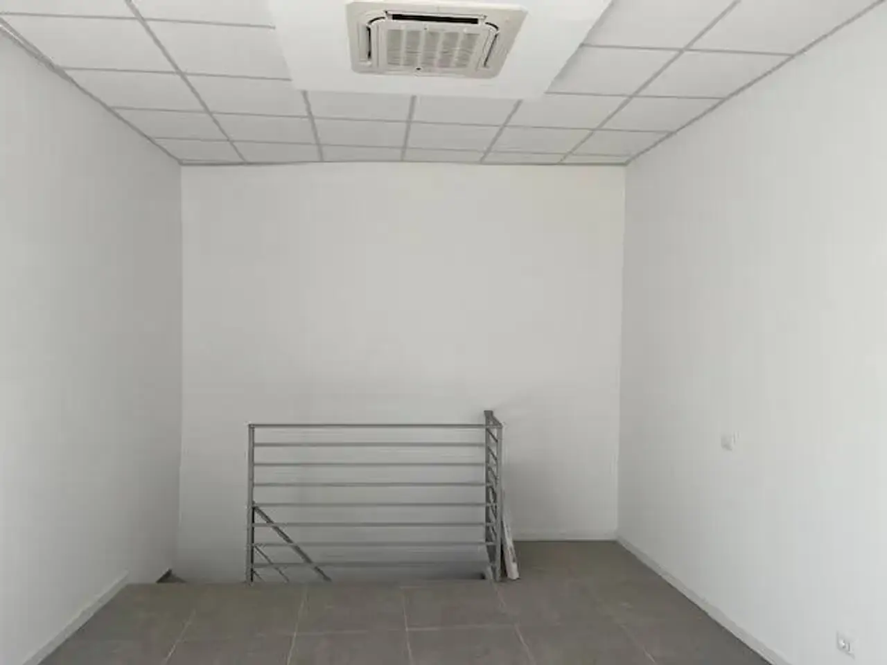 Esercizio commerciale in , Mirandola, {3} - Foto 2