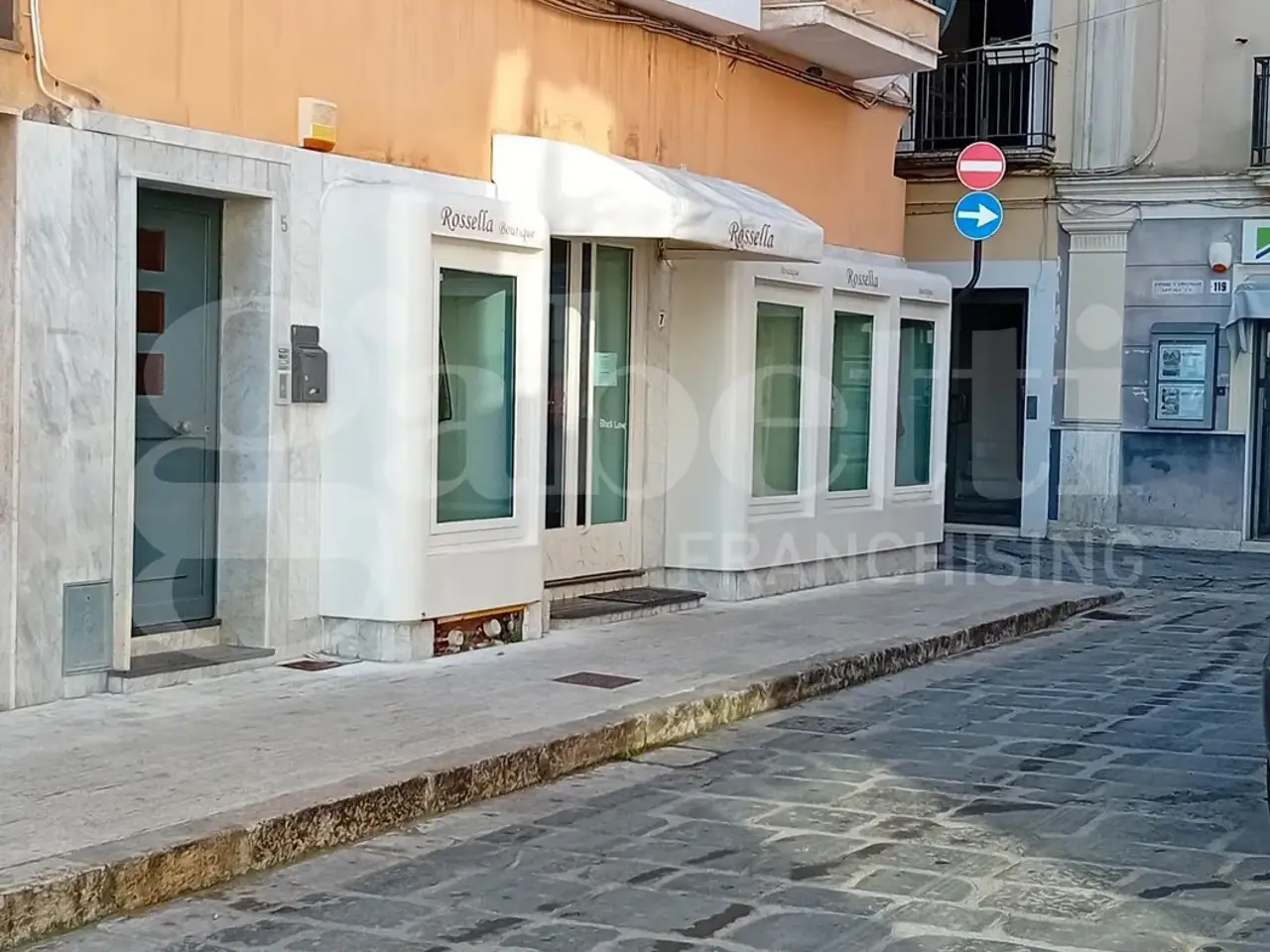 Negozio in Piazza Mare all'Arco 7, Gaeta, {3} - Foto 1