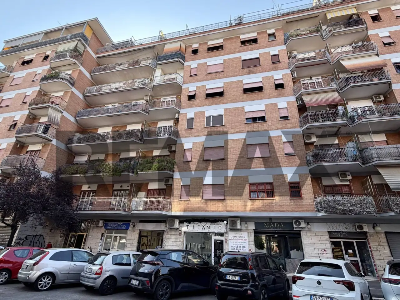 Esercizio commerciale in Via Lucio Elio Seiano 49, Roma, {3} - Foto 1