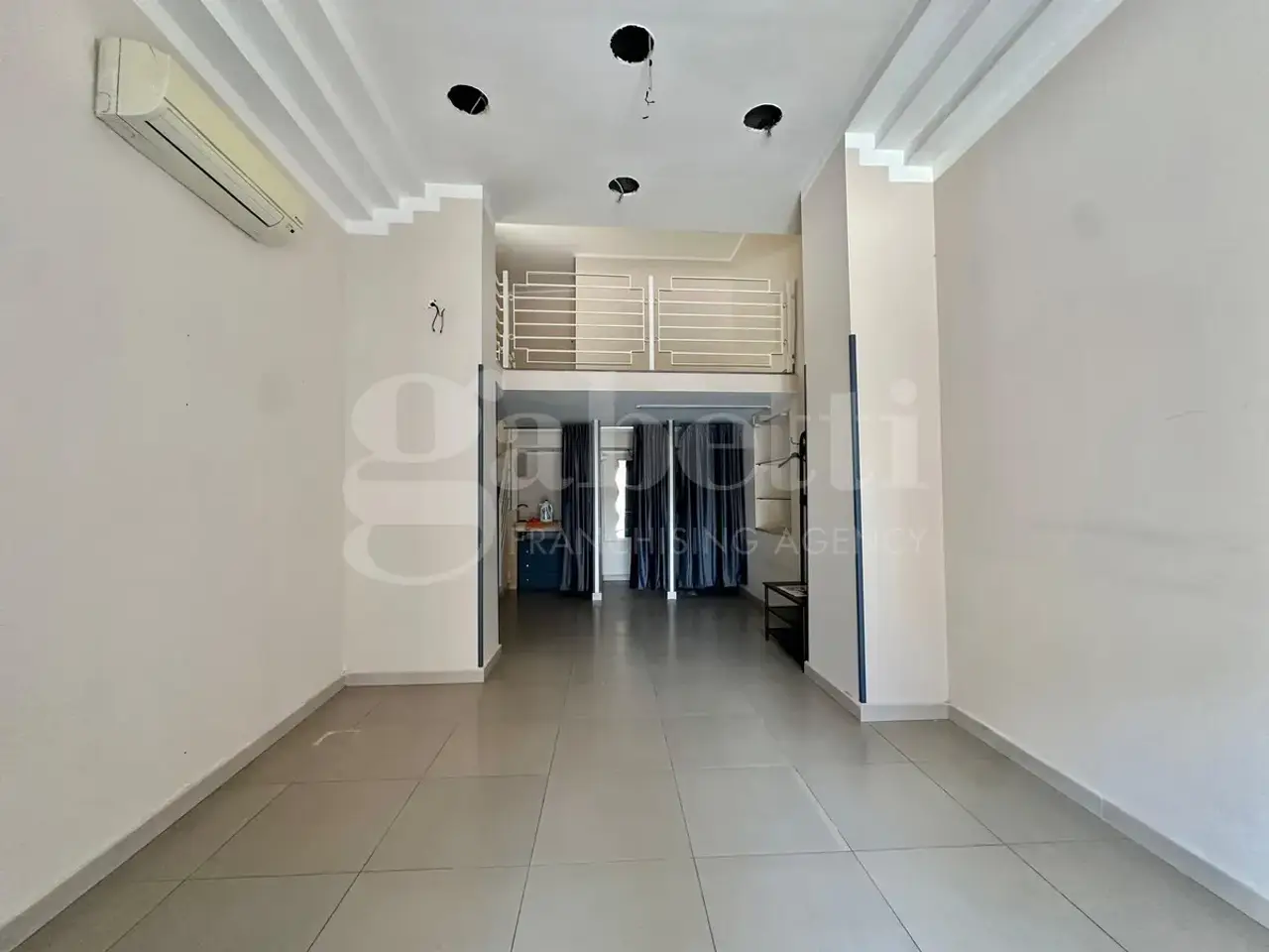 Esercizio commerciale in Corso Umberto, Marano Di Napoli, {3} - Foto 2