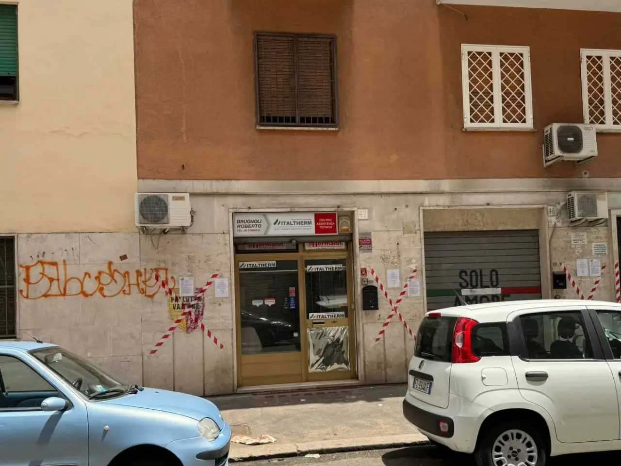 Locale commerciale in Via Giorgio Pitacco 42 Roma, Roma, {3} - Foto 1