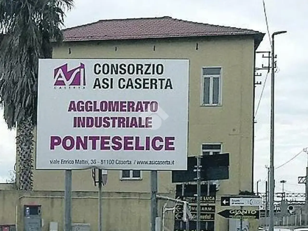 Capannone in Viale Enrico Mattei, Caserta, {3} - Foto 1