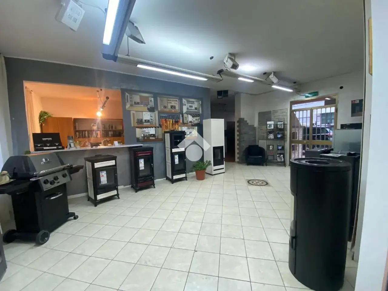 Negozio in Via dei Ciliegi 44, Reggello, {3} - Foto 2