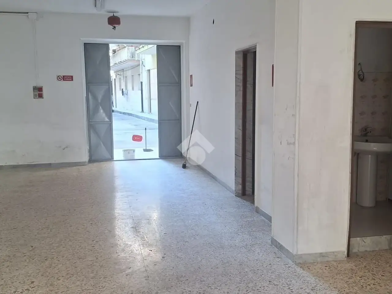 Negozio in Via Mazzini, Barletta, {3} - Foto 2