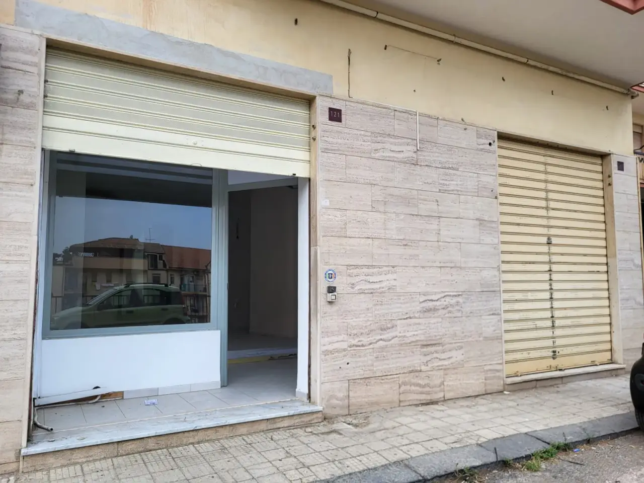Negozio in Via Guglielmo Borremans 119, Caltanissetta, {3} - Foto 1