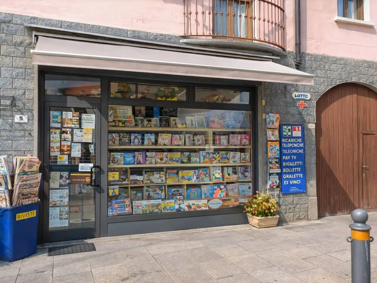 Esercizio commerciale in , Carnago, {3} - Foto 1