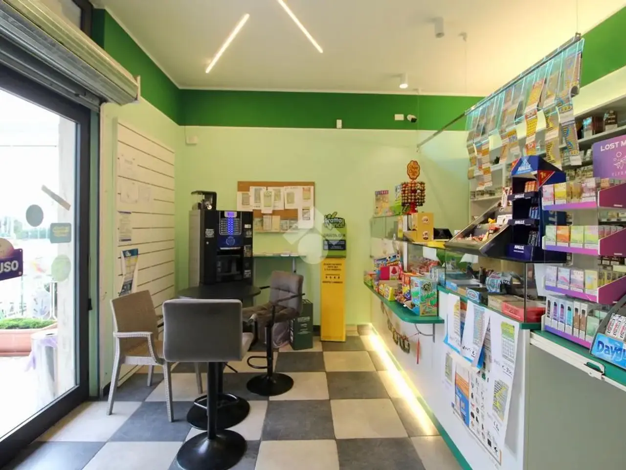 Negozio in Via Nazionale per Teramo 122, Mosciano Sant'Angelo, {3} - Foto 1