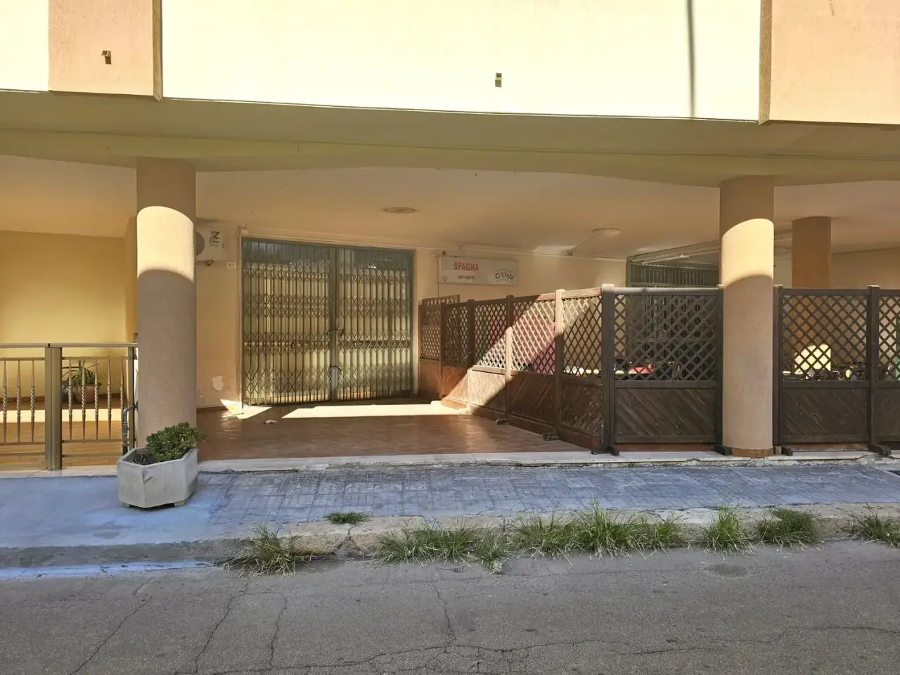 Locale commerciale in Via l. Spagna, 117, 73044 Galatone Le, Italia, Galatone, {3} - Foto 2