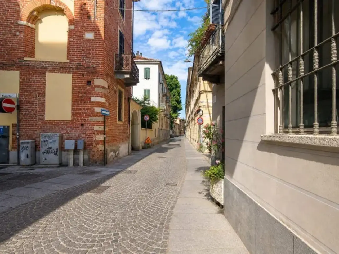 Negozio in Via Borgnini 2, Asti, {3} - Foto 1