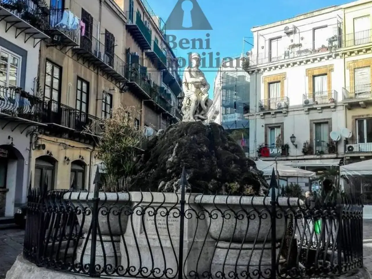 Esercizio commerciale in Piazza Rivoluzione, Palermo, {3} - Foto 2