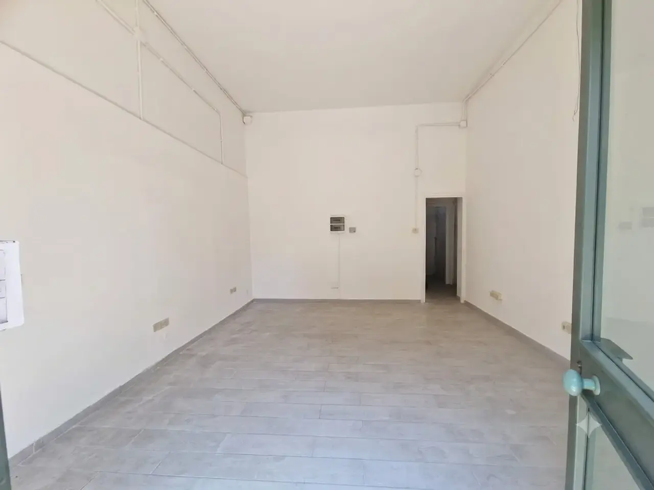Negozio in Via Alcide De Gasperi 91, Santa Maria Capua Vetere, {3} - Foto 2