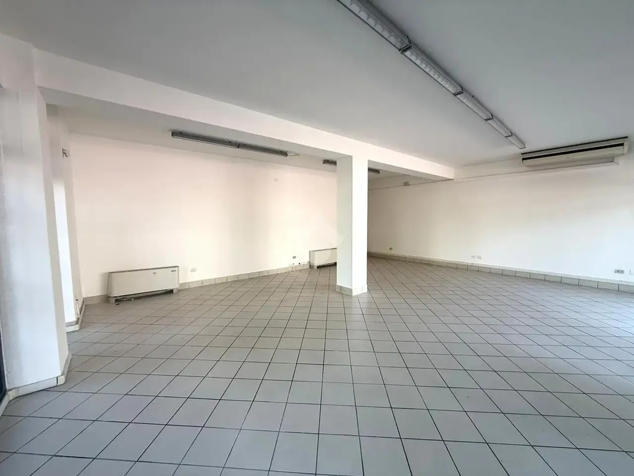 Negozio in Via Pilade Bronzetti 29, Padova, {3} - Foto 2