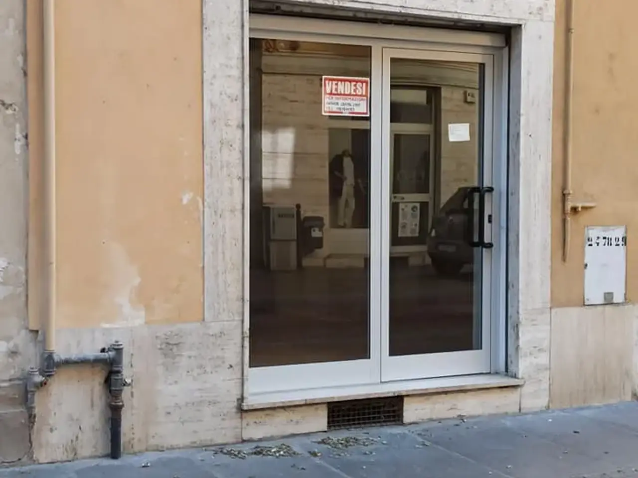 Negozio in Via Benvenuto Sangiorgio, Casale Monferrato, {3} - Foto 1