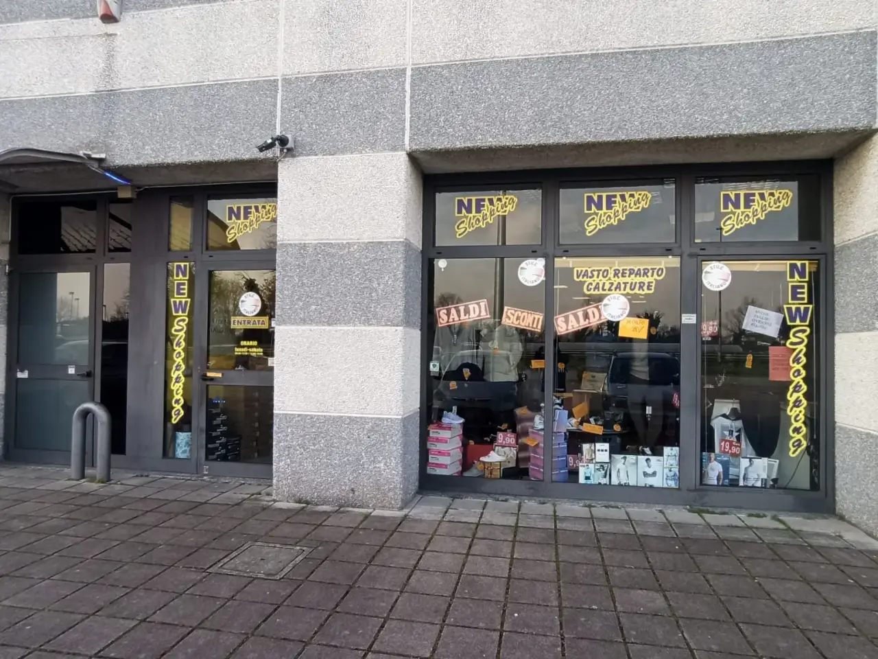 Abbigliamento in Via Luigi Einaudi 24, Pessano Con Bornago, {3} - Foto 2