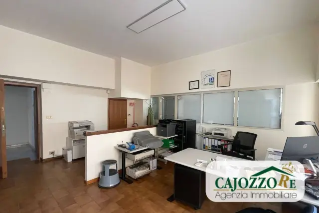 Magazzino in Via Papa Paolo VI 10, Palermo - Foto 1