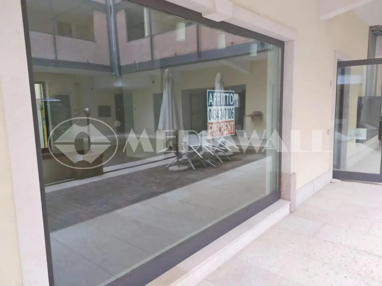 Palazzina commerciale in , Maniago, {3} - Foto 1